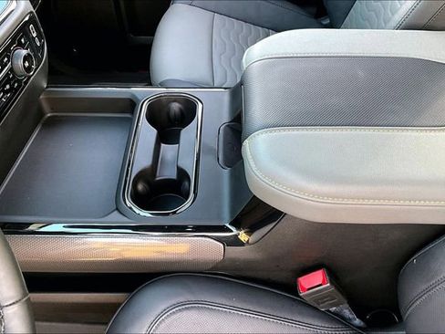 Used 2024 Chevrolet Silverado 2500 ZR2 w/ Technology Package image 18