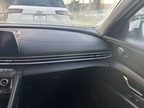 Used 2025 Hyundai Elantra Limited image 35