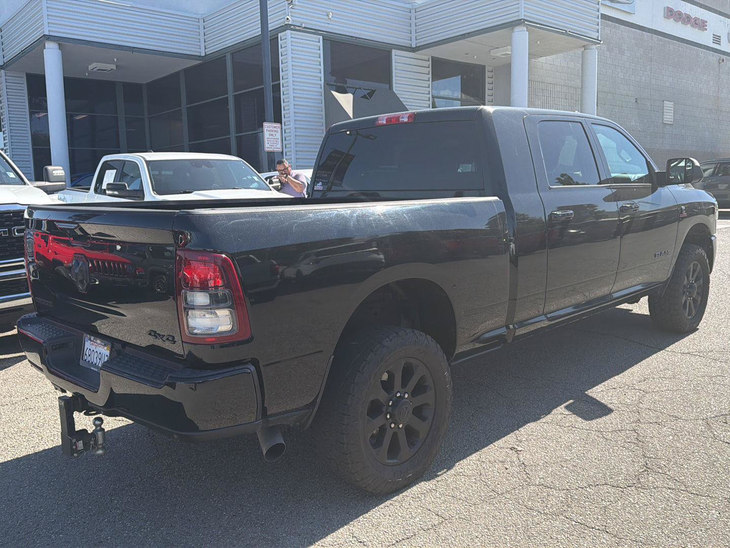 Used 2019 RAM 3500 Big Horn w/ Black Appearance Package AWD/4WD image 4