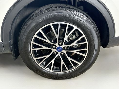Used 2022 Ford Escape Titanium FWD image 11