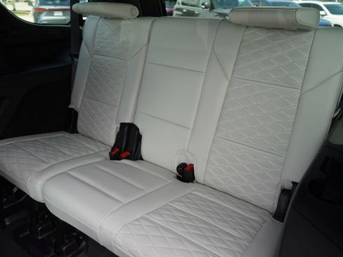 Used 2025 Cadillac Escalade Sport Platinum w/ LPO, ONYX Package AWD/4WD image 13