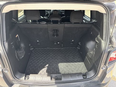 Used 2019 Jeep Renegade Latitude w/ Popular Equipment Group image 28