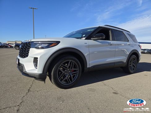 New 2026 Ford Explorer ST-Line w/ ST-Line Street Pack image 2