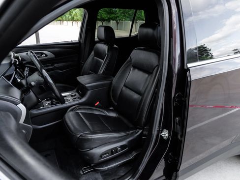 Used 2022 Chevrolet Traverse LT FWD image 37