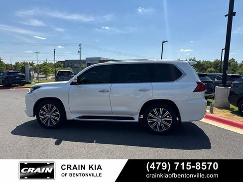 Used 2016 Lexus LX 570 4WD w/ Luxury Package image 6