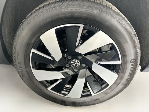 Used 2025 Volkswagen Atlas Cross Sport SE AWD/4WD image 11
