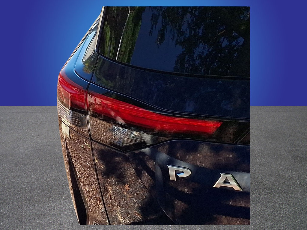 Used 2023 Nissan Pathfinder Platinum w/ Cargo Package AWD/4WD image 7
