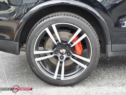 Used 2014 Porsche Cayenne Turbo S image 11