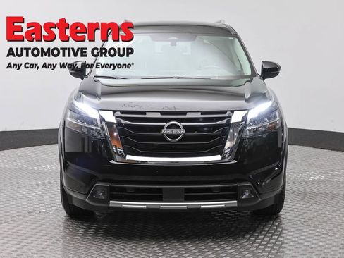 Used 2022 Nissan Pathfinder SL AWD/4WD image 2