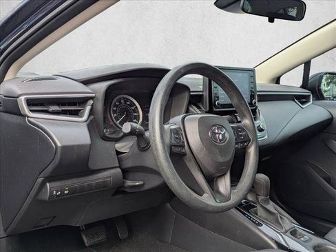 Used 2022 Toyota Corolla LE FWD image 3