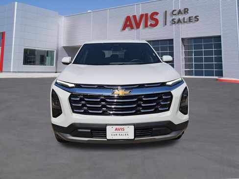 Used 2025 Chevrolet Equinox LT AWD/4WD image 2