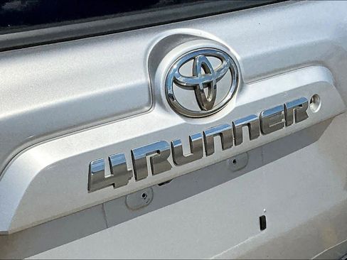 Used 2014 Toyota 4Runner SR5 image 30