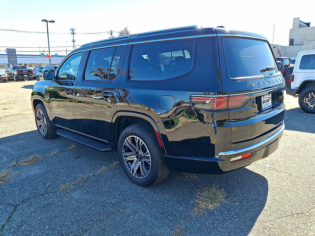 Used 2025 Jeep Wagoneer Series II AWD/4WD image 28