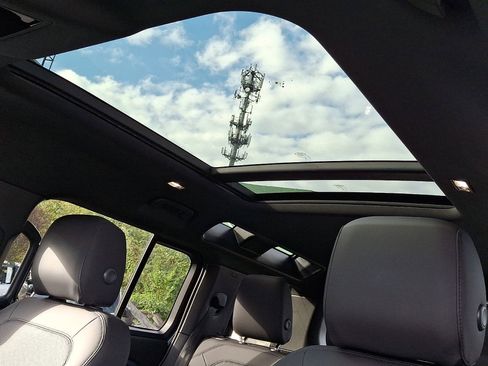 Certified 2025 Land Rover Defender 110 S image 27