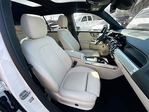 Used 2025 Mercedes-Benz GLB 250 image 33