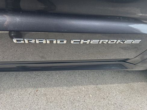 Used 2015 Jeep Grand Cherokee SRT w/ Trailer Tow Group IV AWD/4WD image 9