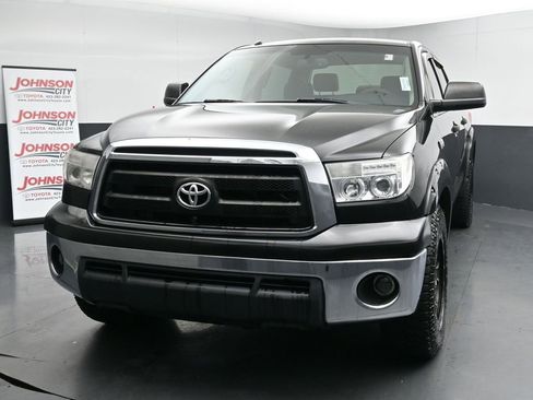 Used 2011 Toyota Tundra 4x4 CrewMax image 4
