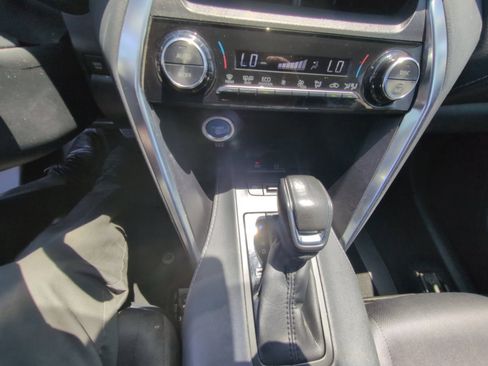 Used 2021 Toyota Venza LE AWD/4WD image 24