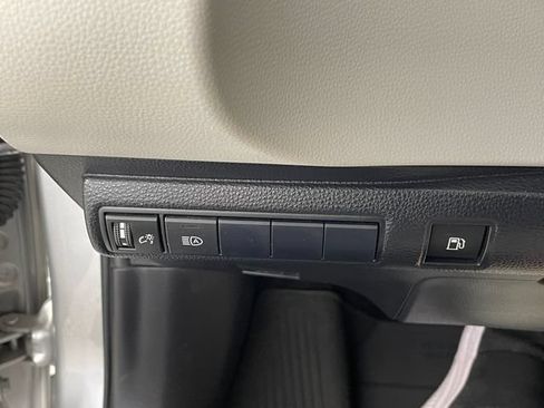 Used 2022 Toyota Corolla LE FWD image 10