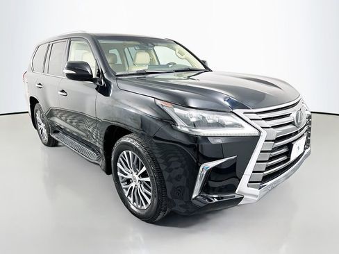 Used 2018 Lexus LX 570 4WD image 3