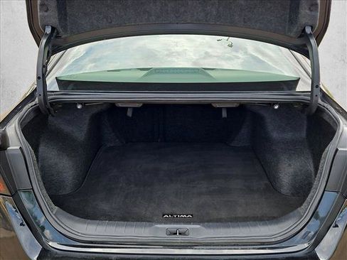 Used 2025 Nissan Altima 2.5 SV FWD image 6