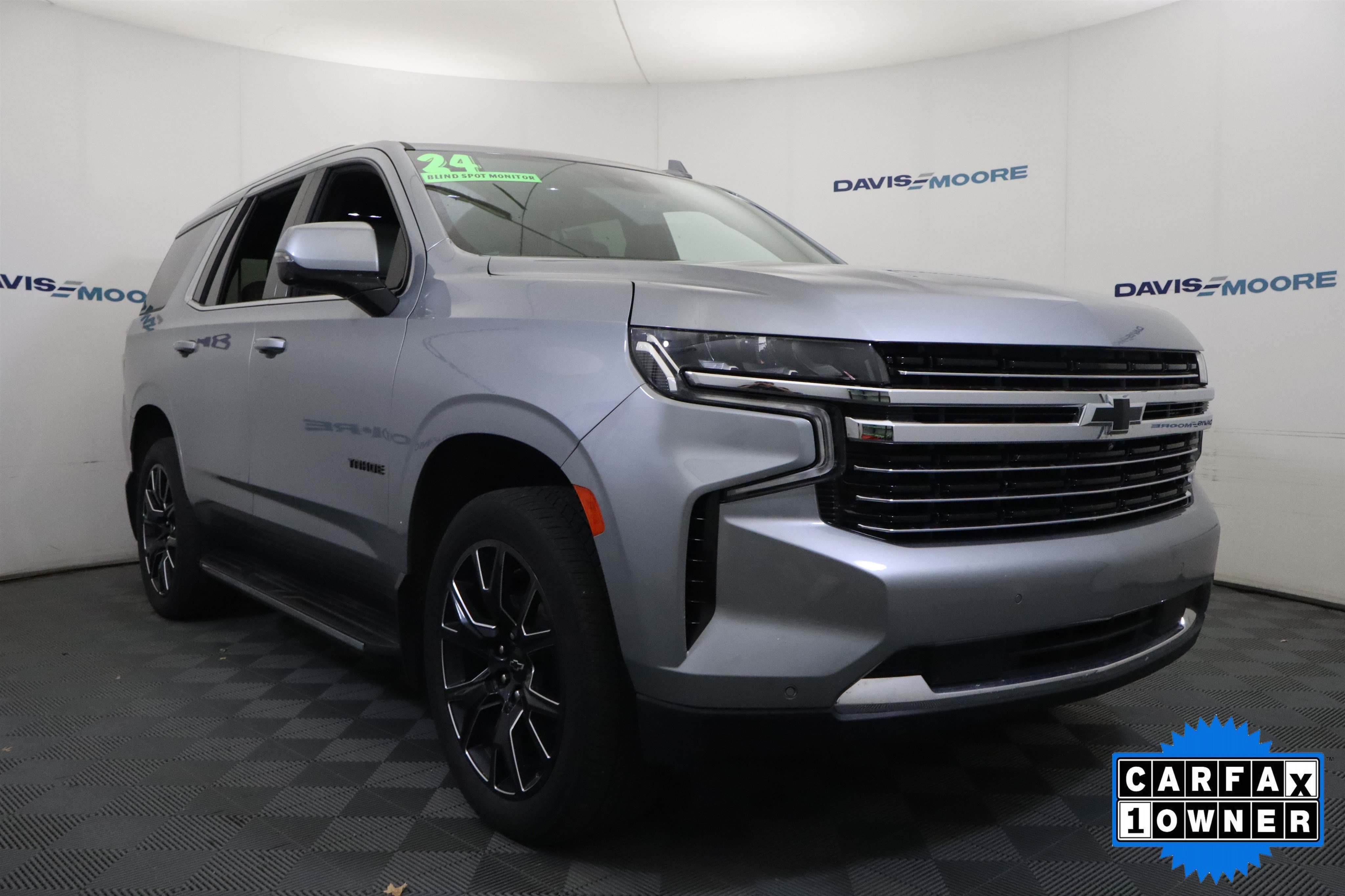 Used 2024 Chevrolet Tahoe LT w/ Luxury Package RWD image 3