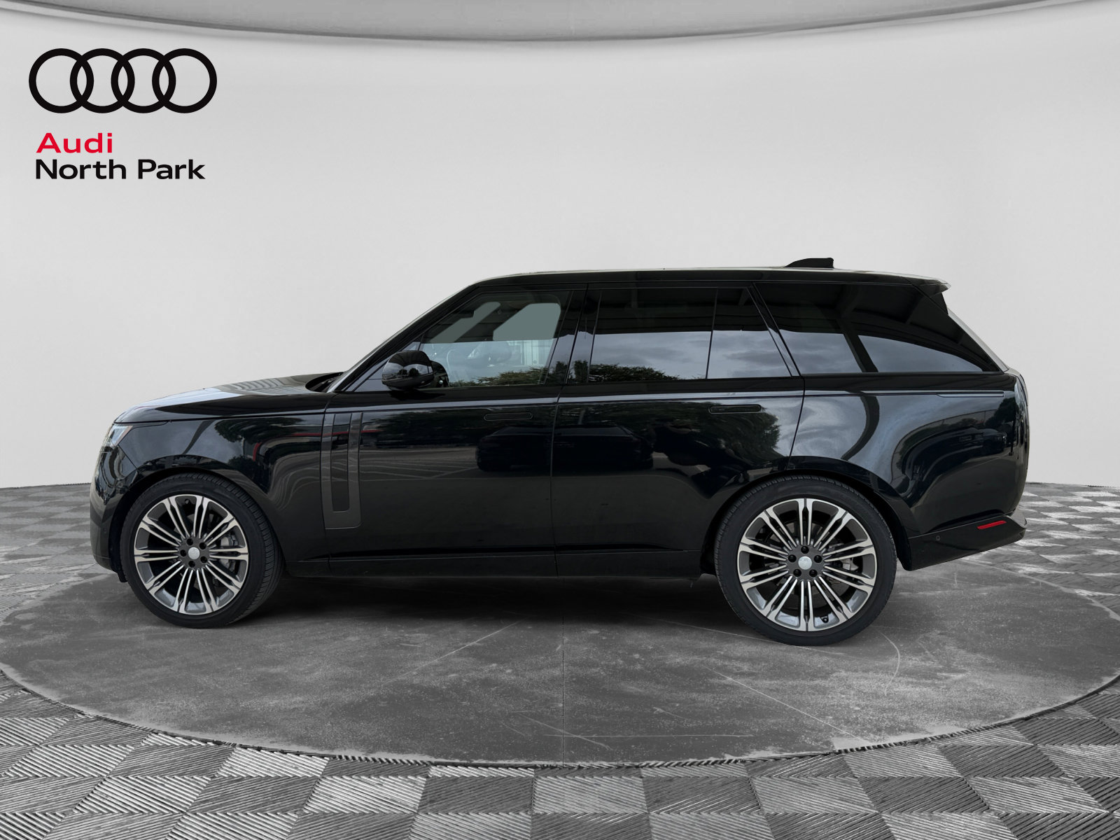 Used 2023 Land Rover Range Rover SE AWD/4WD image 2