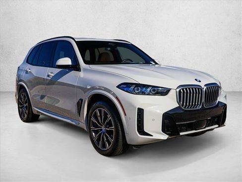 Used 2026 BMW X5 xDrive40i w/ M Sport Package AWD/4WD image 3