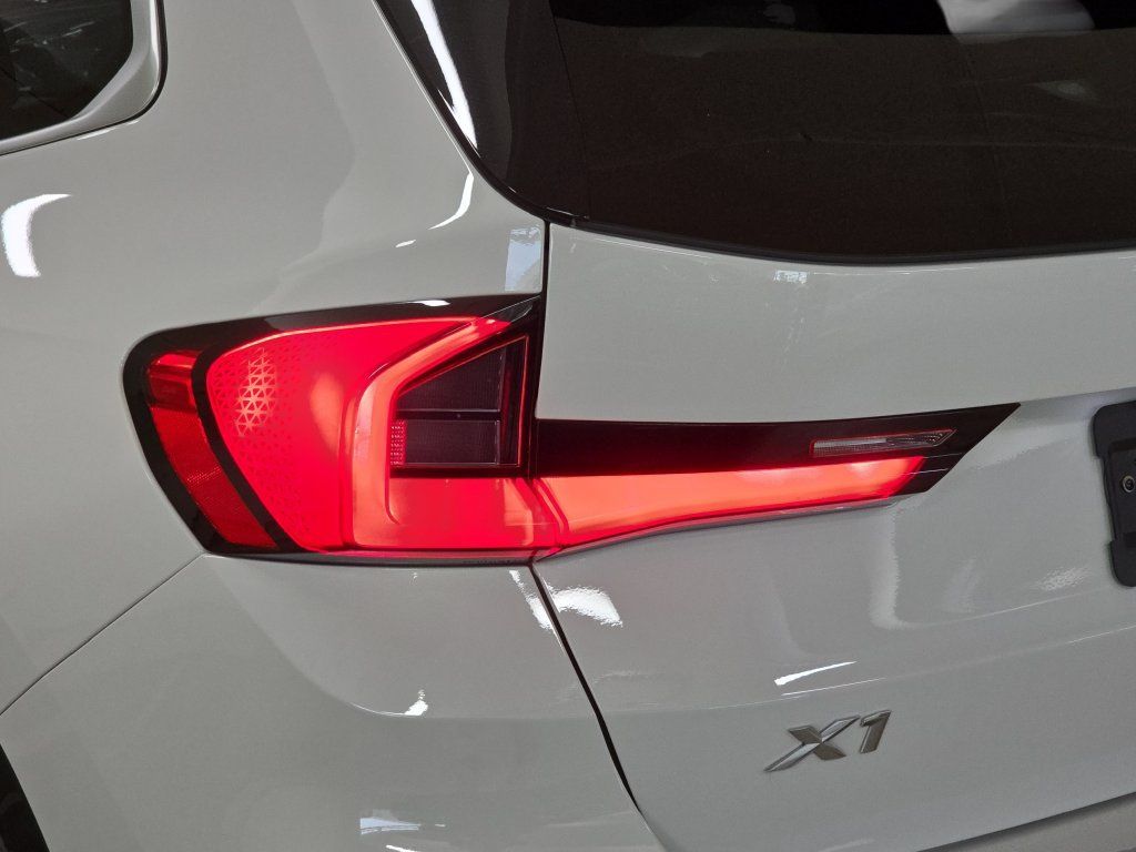 Certified 2024 BMW X1 xDrive28i w/ Premium Package AWD/4WD image 30