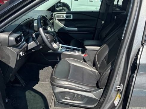 Used 2022 Ford Explorer XLT w/ Equipment Group 202A AWD/4WD image 11