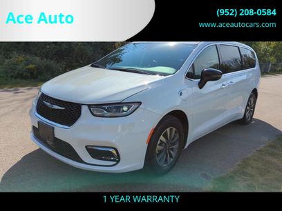 Used 2024 Chrysler Pacifica Limited