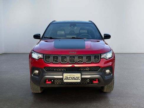 Used 2025 Jeep Compass Trailhawk AWD/4WD image 8