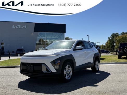 Used 2024 Hyundai Kona SE image 1