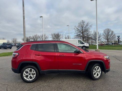 Used 2025 Jeep Compass Latitude image 10