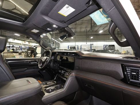 Used 2025 GMC Sierra 2500 AT4 w/ AT4 Premium Plus Package AWD/4WD image 28