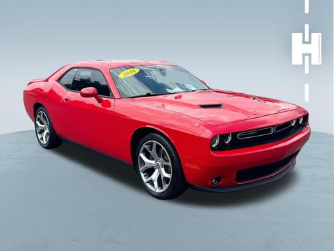 Used 2016 Dodge Challenger SXT Plus RWD image 1