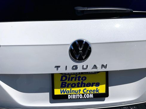 Certified 2023 Volkswagen Tiguan SE R-Line FWD image 30