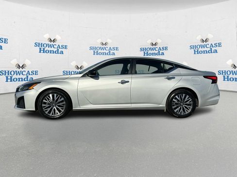 Used 2024 Nissan Altima 2.5 SV image 4