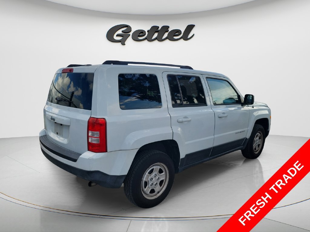 Used 2016 Jeep Patriot Sport w/ Power Value Group FWD image 3
