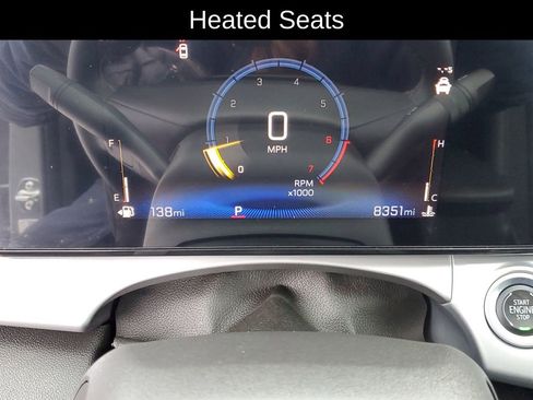 Used 2025 Chevrolet Trax LT w/ LT Convenience Package image 8