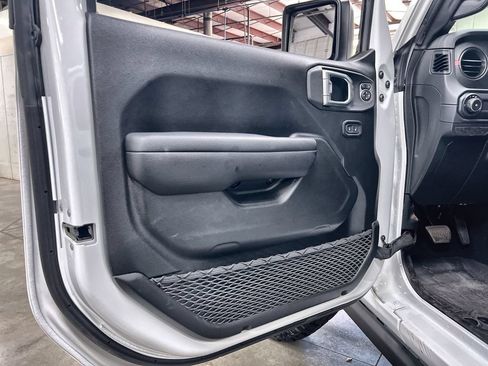 Used 2026 Jeep Wrangler Unlimited Rubicon AWD/4WD image 16