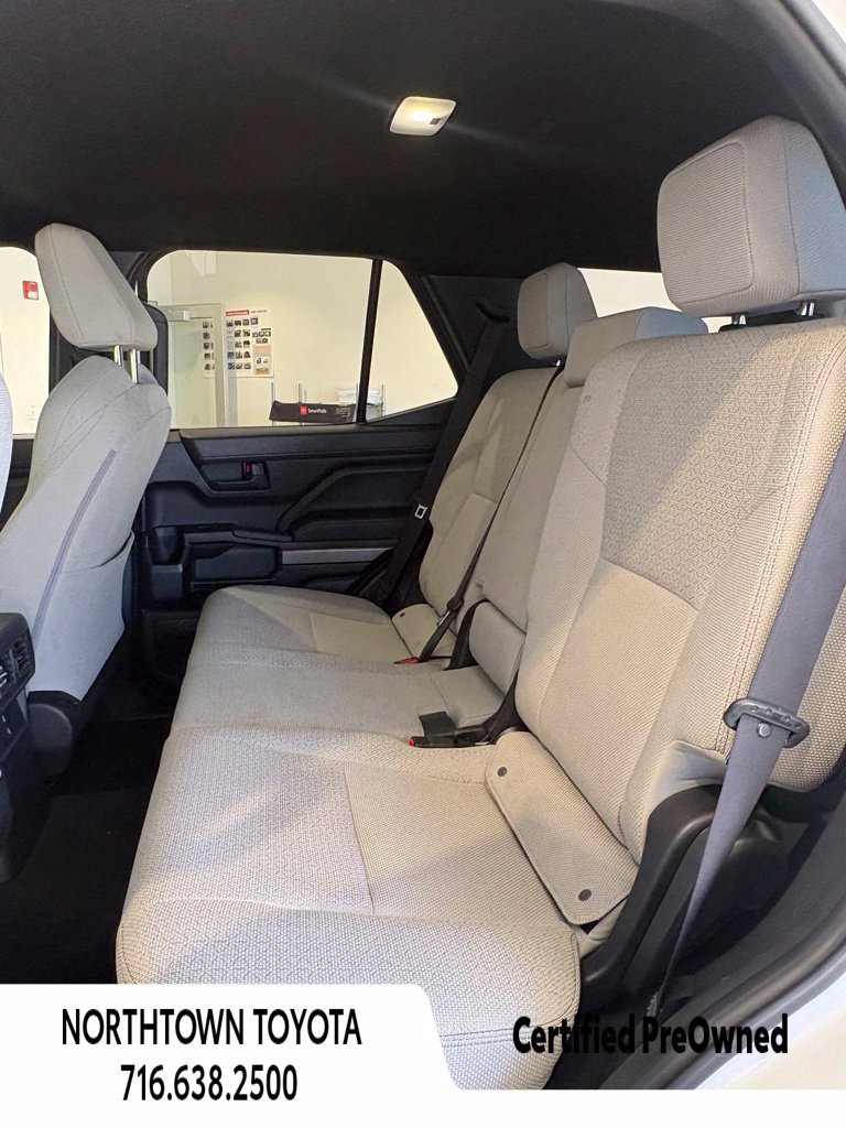 Used 2025 Toyota 4Runner SR5 AWD/4WD image 29