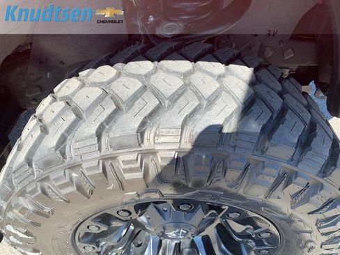 Used 2023 Toyota Tacoma TRD Sport w/ Black Out Package (TMS) image 10