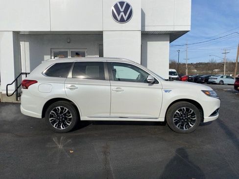 Used 2018 Mitsubishi Outlander GT image 2