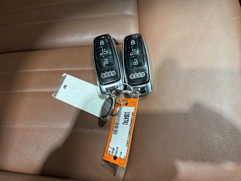 Used 2022 Audi e-tron Premium w/ Convenience Plus Package image 33