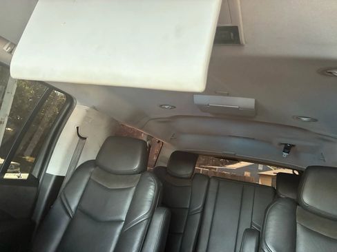 Used 2019 Cadillac Escalade ESV Premium Luxury w/ Escalade Sport Edition image 25