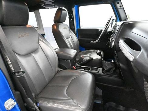 Used 2014 Jeep Wrangler Unlimited Sahara w/ Katzin Premium Leather Group image 36