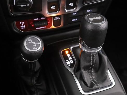 Used 2025 Jeep Wrangler Sport AWD/4WD image 24