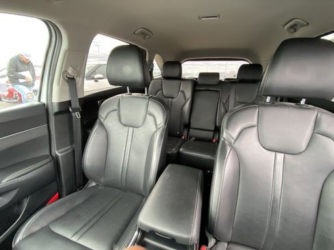 Used 2024 Kia Sorento S image 23