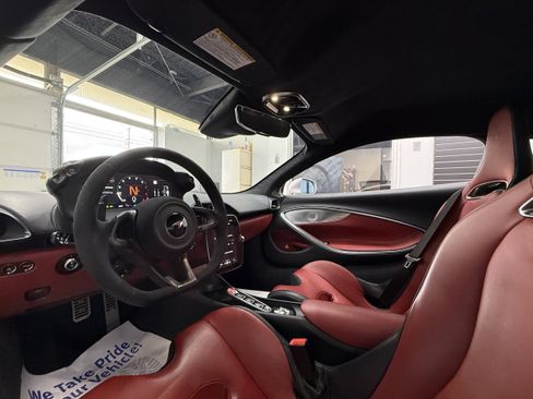 Used 2023 McLaren Artura RWD image 24